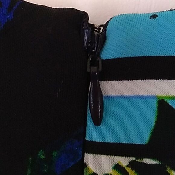 Beautiful Bold Blue/Black Fit & Flare Dress. - Picture 9 of 11